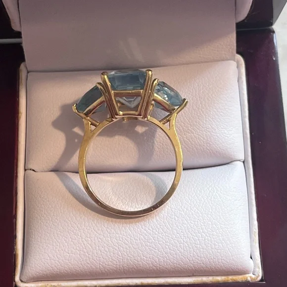 Blue Topaz | 3 Stone | 14k gold ring - Picture 7 of 11